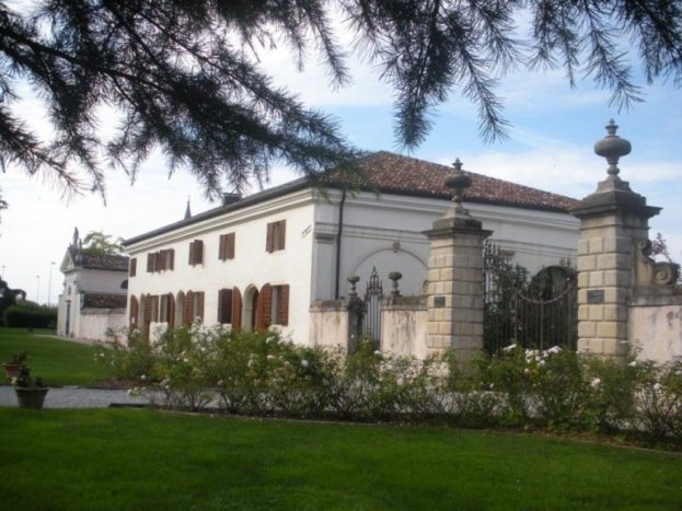 VILLA DIRCE