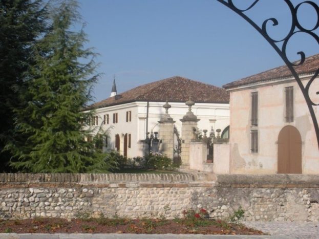 VILLA DIRCE