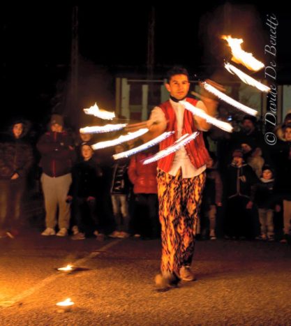 Giocoleria con fuoco