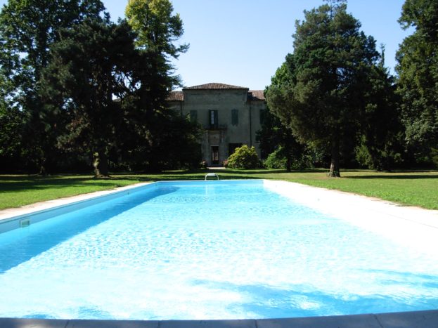 La piscina nel parco
