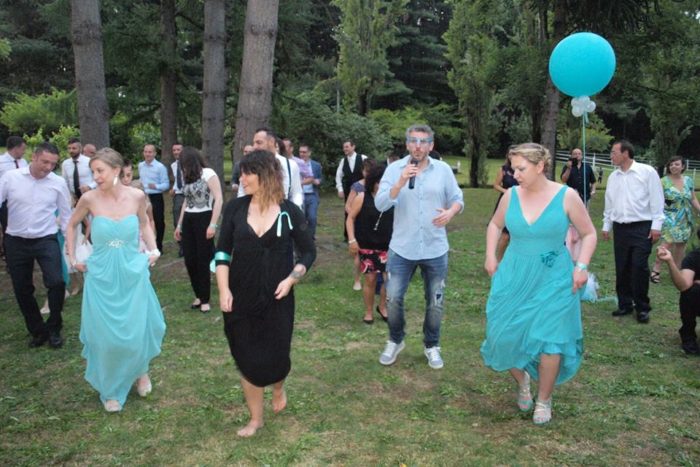 si balla in mezzo al prato