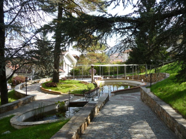 Zona del parco con vasca ninfe