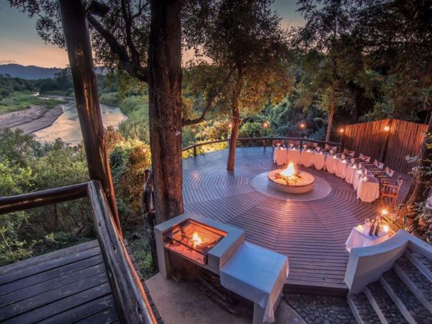 Cena sotto le stelle in Africa