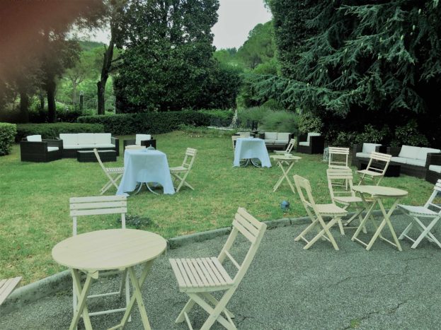 aperitivo in giardino