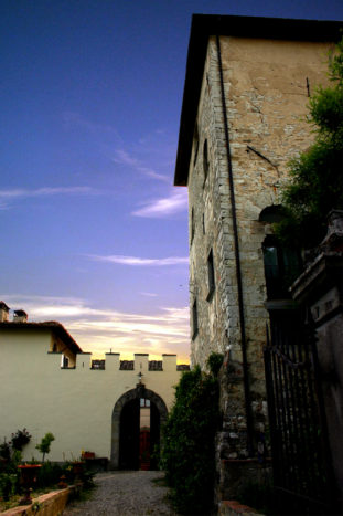 La torre medievale al tramonto