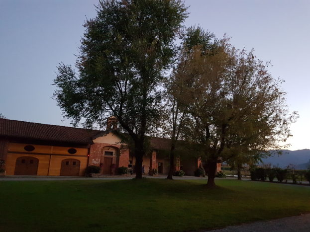 Corte al tramonto