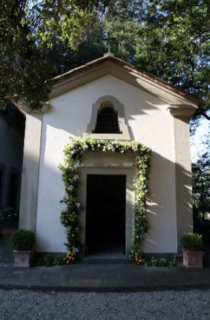 Cappella al lato della vill