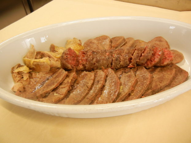 Bollito di gallina , cotechino