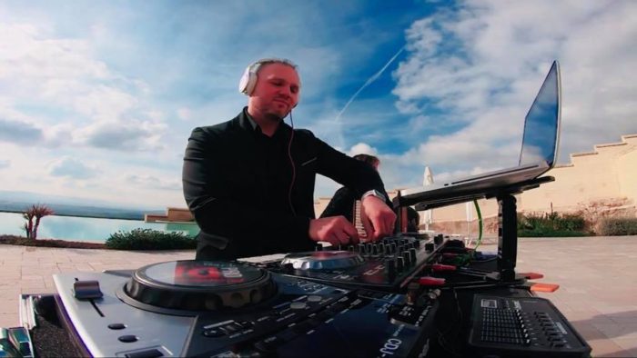 Diego dj in live mixing