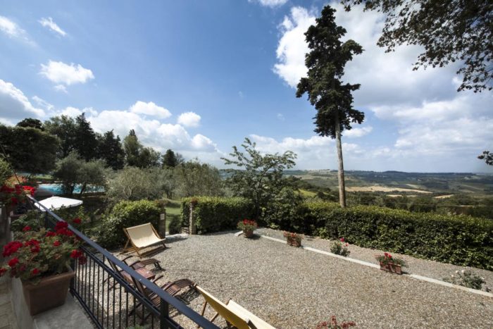 giardino e vista sul retro 