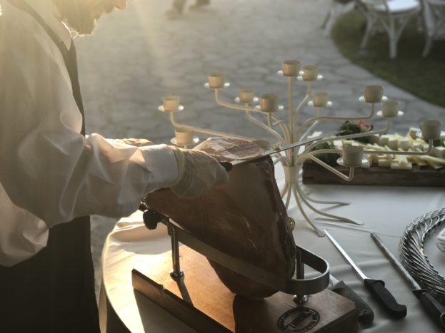 Il prosciutto tagliato a mano