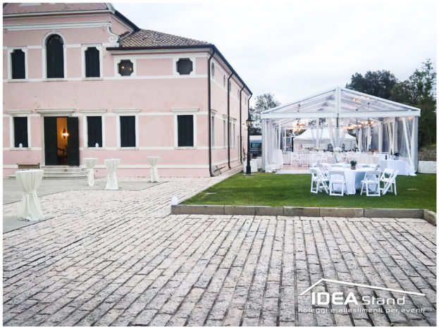 Tendostruttura in Villa