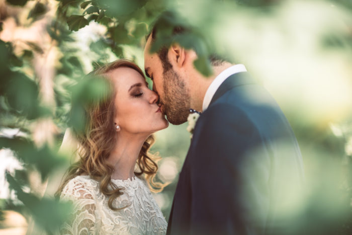 kissing