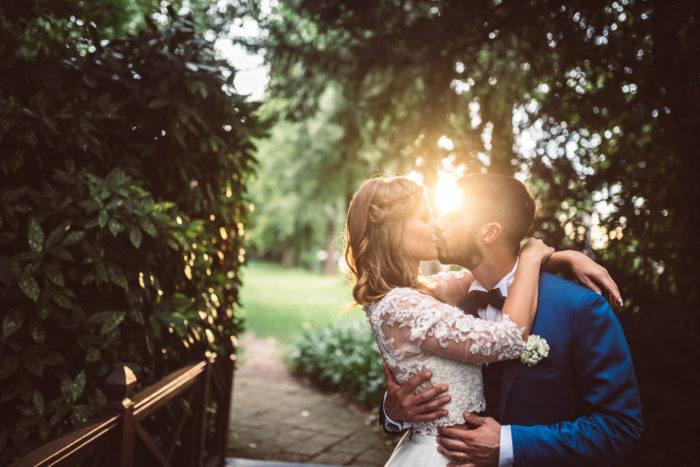 kissing