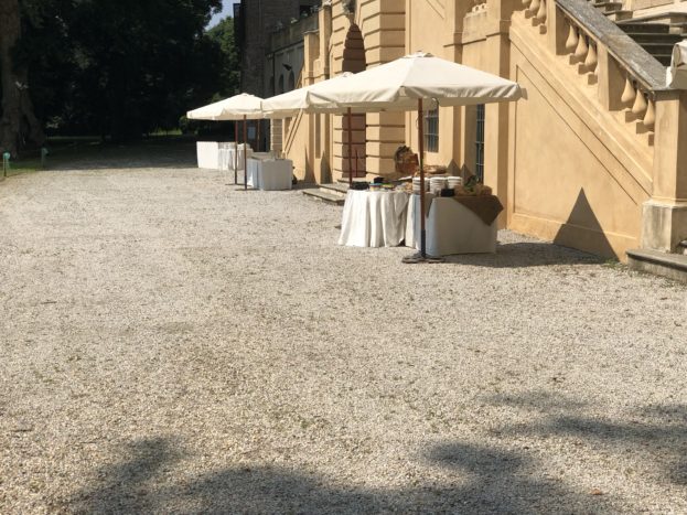 Aperitivo davanti al Castello