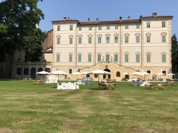 Aperitivo davanti al Castello