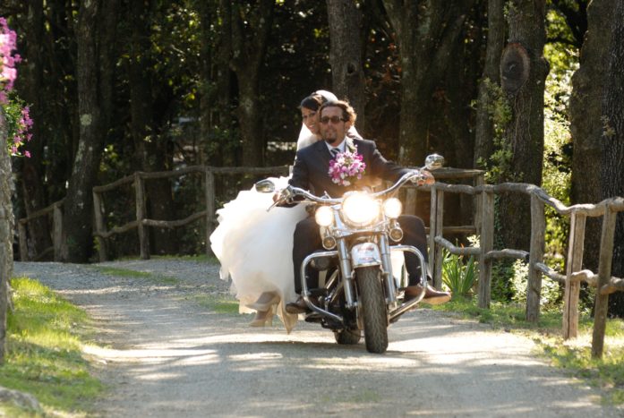 Arrivo sposi in moto
