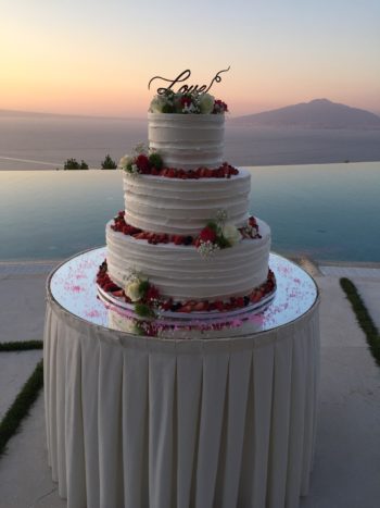 Torta nuziale con vista