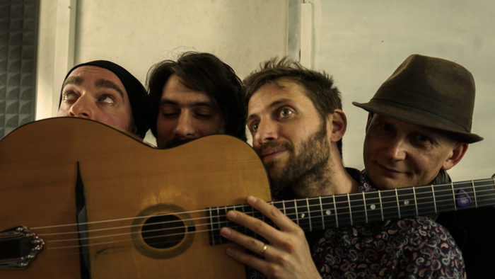 faccia chitarra
