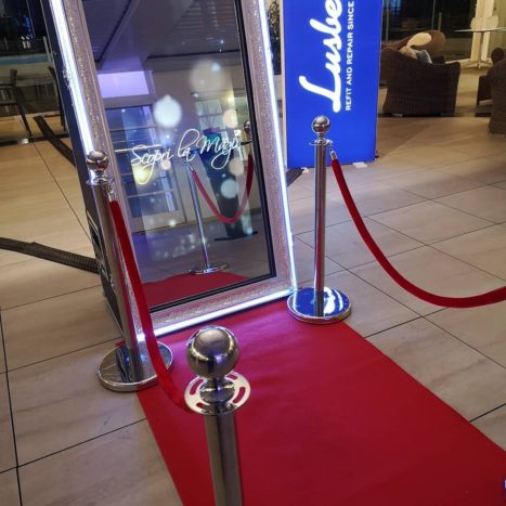 Happy Selfie Magic Mirror