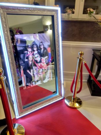 Happy Selfie Magic Mirror