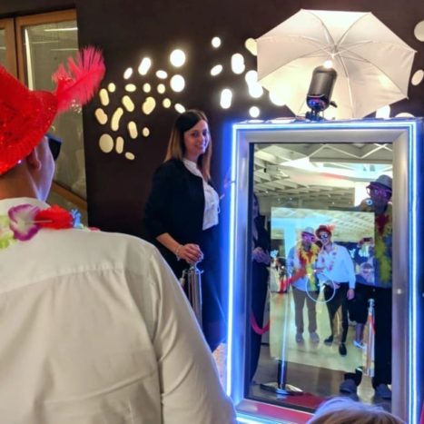 Happy Selfie Magic Mirror