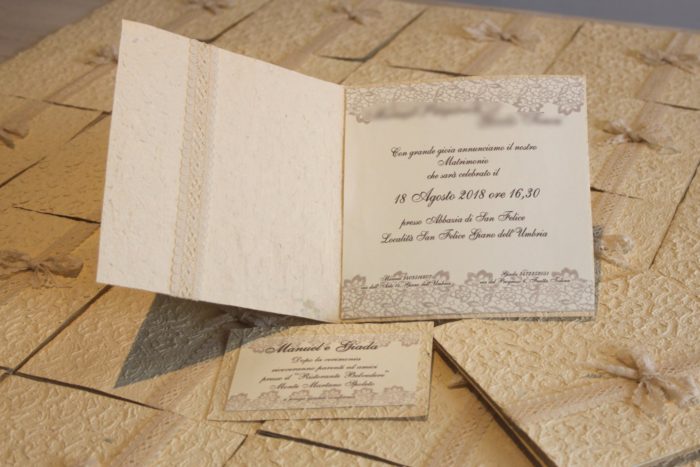 Invito beige e pizzo