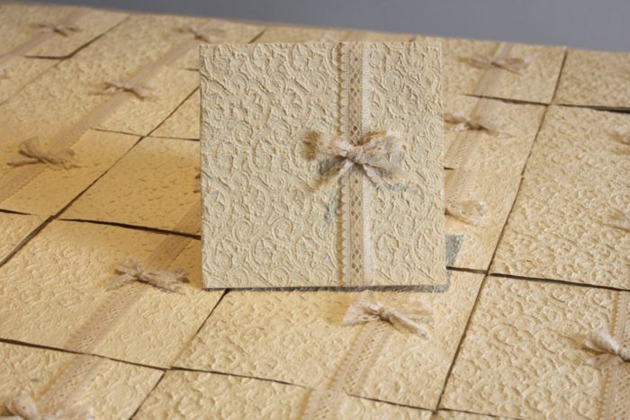 Invito beige e pizzo