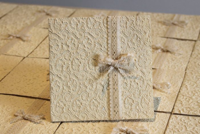 Invito beige e pizzo