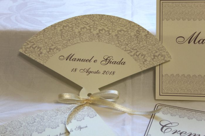 ventaglio beige e pizzo