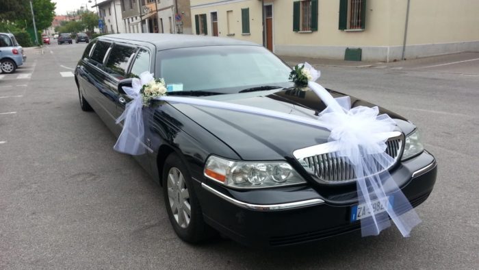 Limousine nera Lincoln 