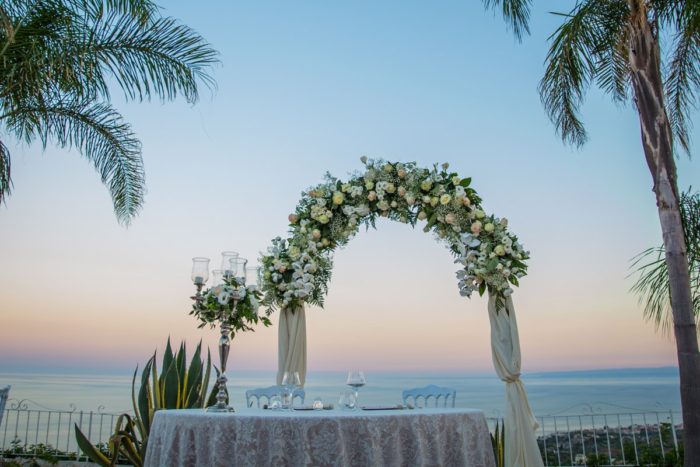 Terrazza sul mare al tramonto