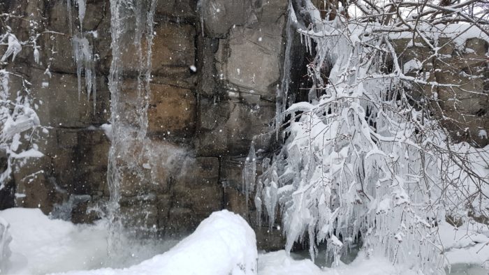 cascata invernale