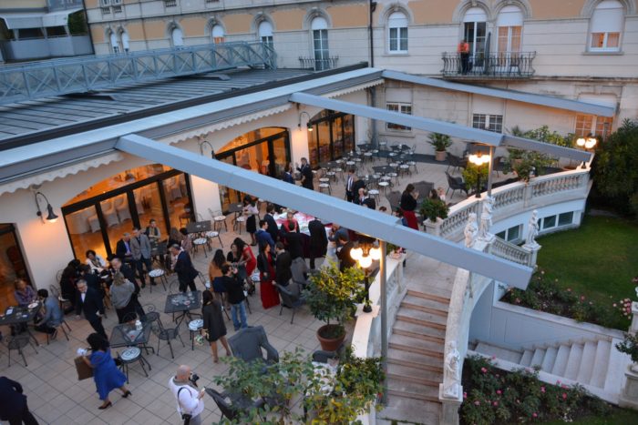 Terrazzo vista piscina