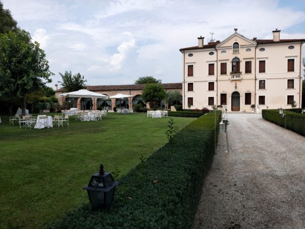 viale ingresso