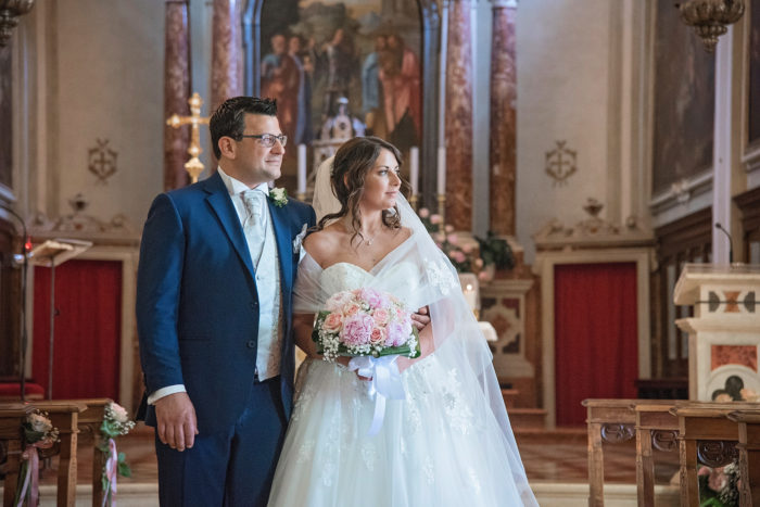 uscendo dalla chiesa