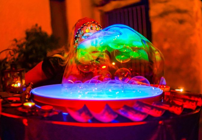 The Oracle In The Bubble