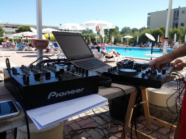WEDDING POOL