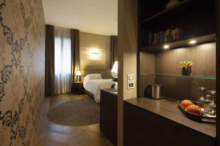 Luxory Room canal view