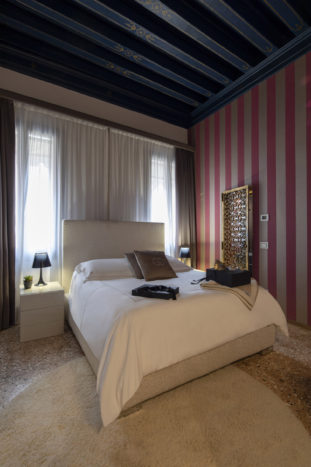 Luxory Room canal view
