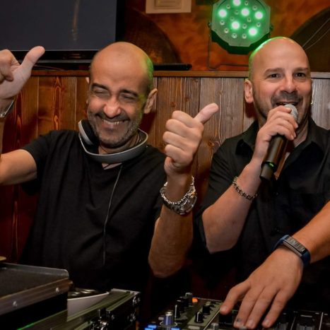 DJ & VOCALIST IN ACTION