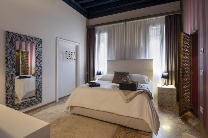 Luxory Room canal view