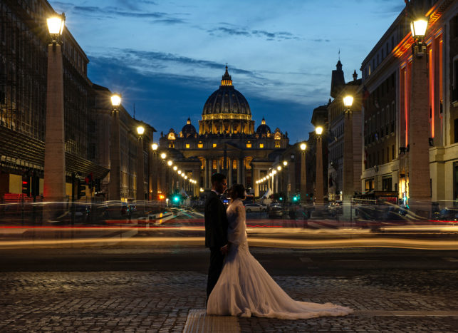 Sposi a San Pietro di notte