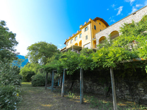 il colonne dal giardino