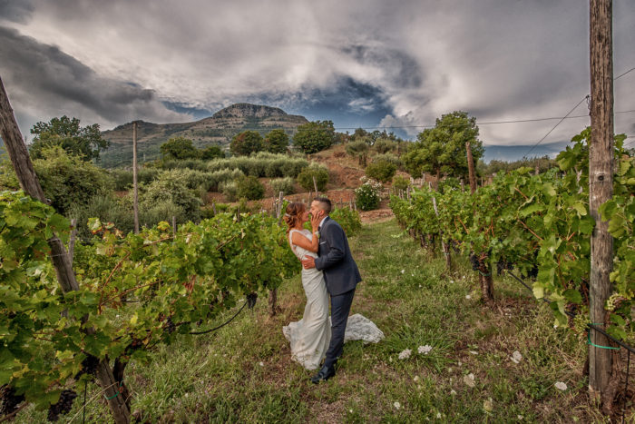 sposi in vigneto 