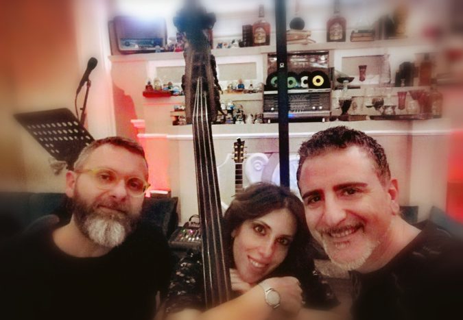 In trio...