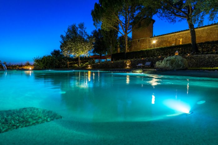 Piscina di notte