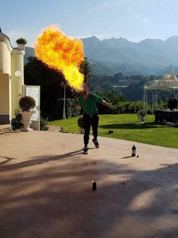 Spettacolo fuoco giocoliere