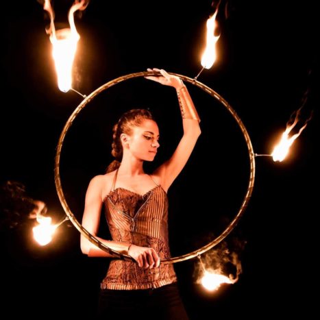 Spettacolo fuoco hula hoop
