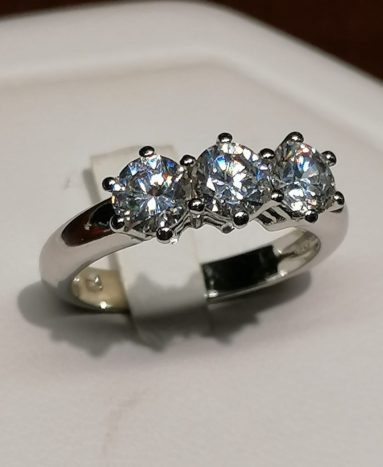 Anello trilogy in oro bianco